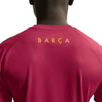 NIKE BARCELONA 2026/2027 STRIKE SS TOP - NOBLE RED/BLACKENED BLUE/MINERAL YELLOW