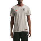 NIKE ENGLAND X PALACE ACADEMY PRO SS TOP PRE MATCH X2 - PEWTER GREY/BRIGHT CRIMSON