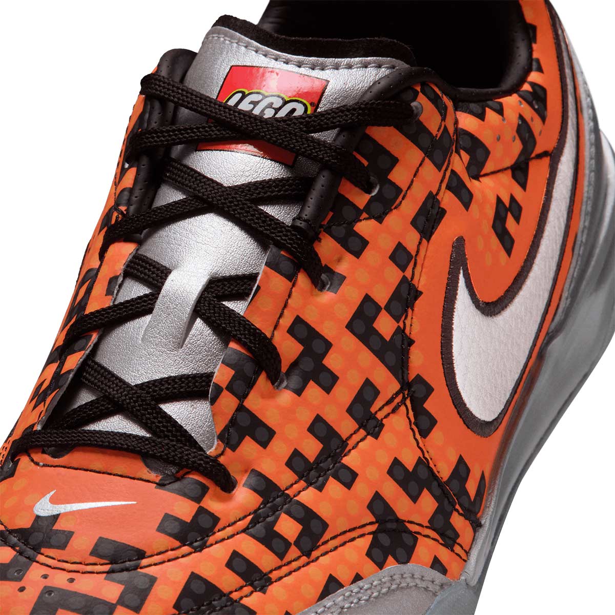 NIKE JR TIEMPO STREETGATO X LEGO IC - METALLIC SILVER/WHITE/SAFETY ORANGE