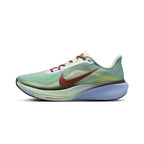 NIKE MEN AIR ZOOM PEGASUS 42 SE - STEAM/UNIVERSITYRED/FROSTEDSPRUCE