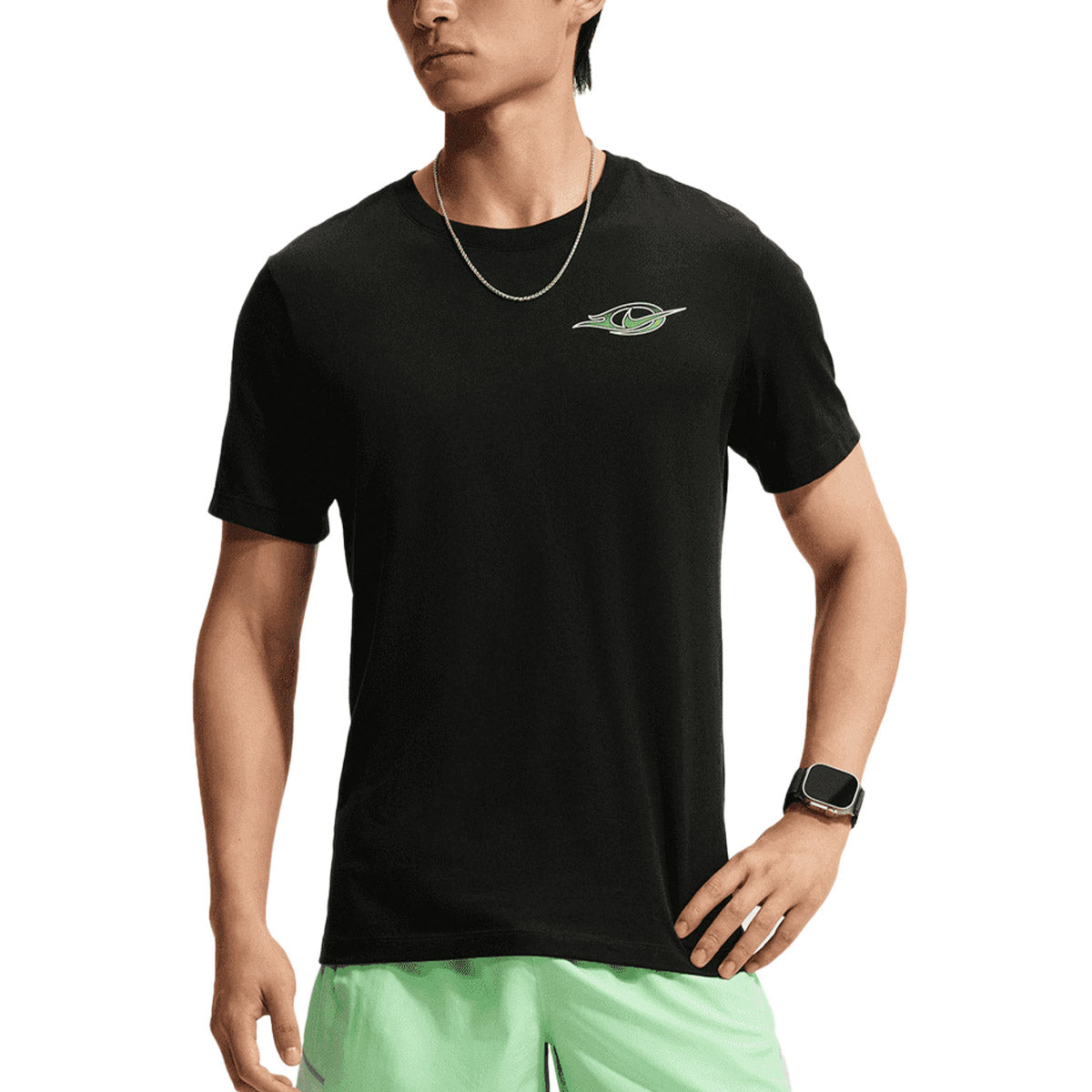 NIKE MEN DRI FIT STRIDE PRNT TEE - BLACK/MEANGREEN/WHITE