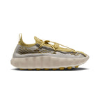 NIKE MEN MIND 002 FLYKNIT QS - LIGHTBONE/SATURNGOLD/INFINITEGOLD