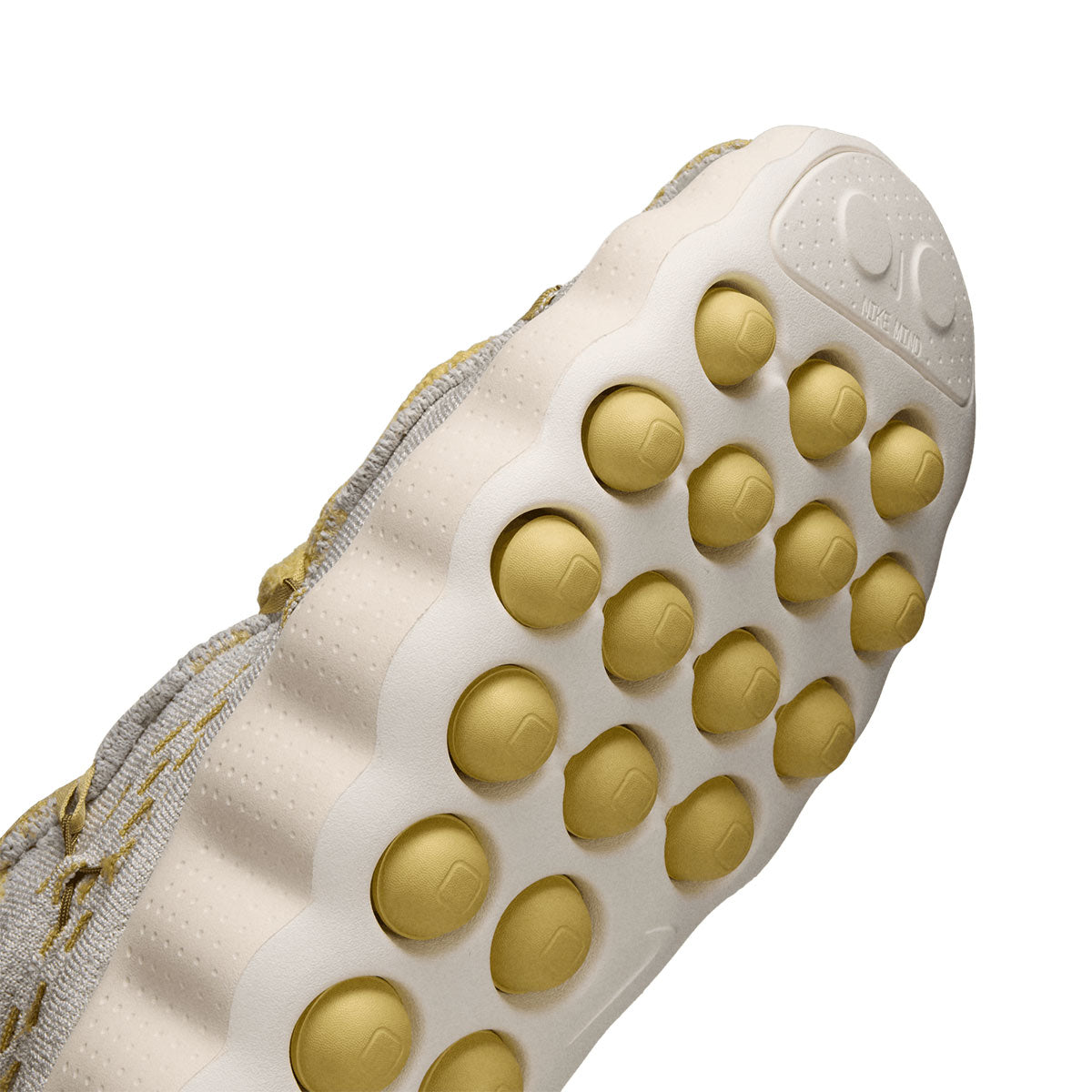 NIKE MEN MIND 002 FLYKNIT QS - LIGHTBONE/SATURNGOLD/INFINITEGOLD