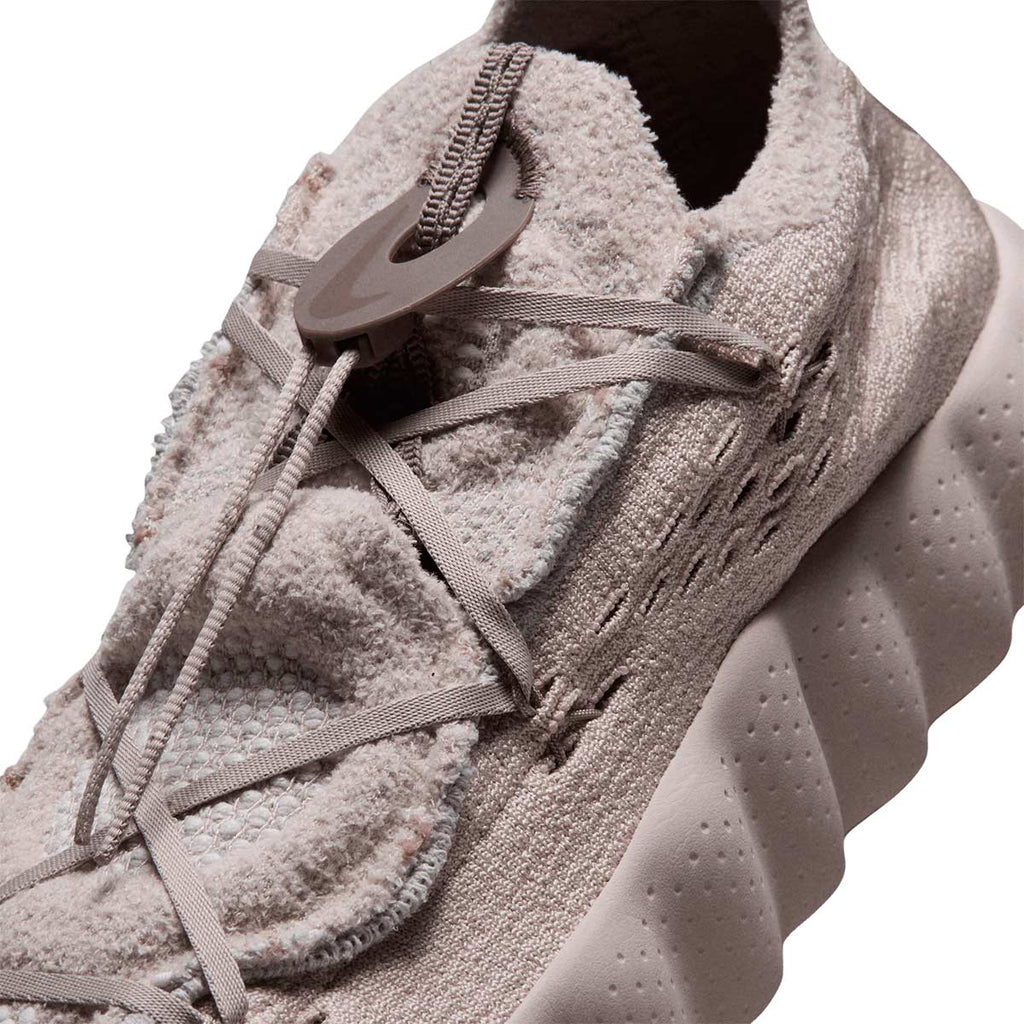NIKE MEN MIND 002 FLYKNIT QS - SANDDRIFT/FOSSILROSE/PLUMECLIPSE