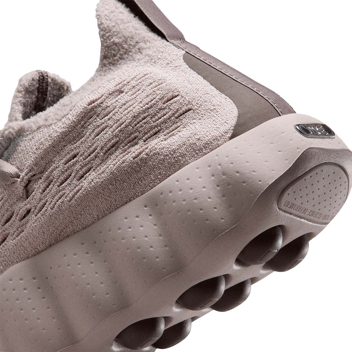 NIKE MEN MIND 002 FLYKNIT QS - SANDDRIFT/FOSSILROSE/PLUMECLIPSE