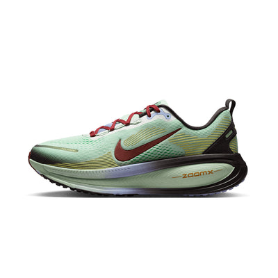 NIKE MEN VOMERO 18 SE - FROSTEDSPRUCE/UNIVERSITYRED/TAR