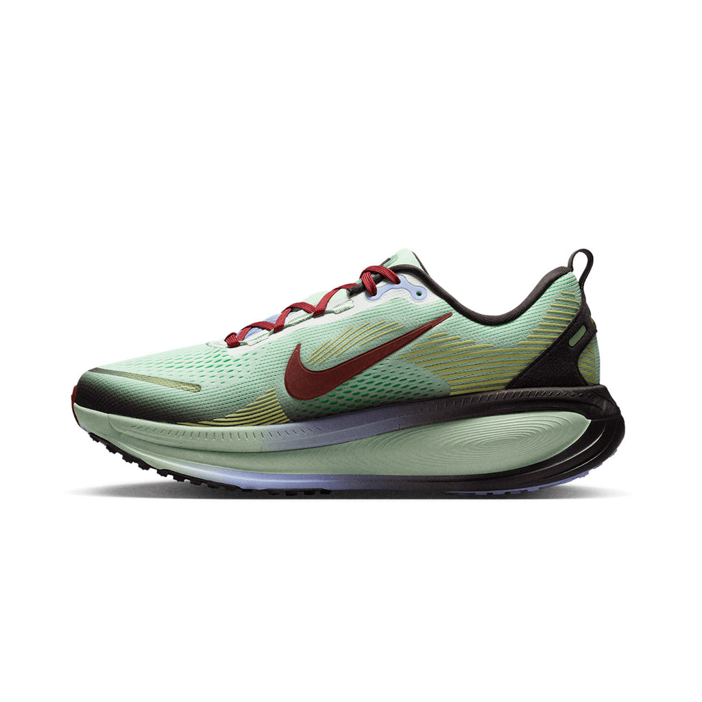 NIKE MEN VOMERO 18 SE - FROSTEDSPRUCE/UNIVERSITYRED/TAR