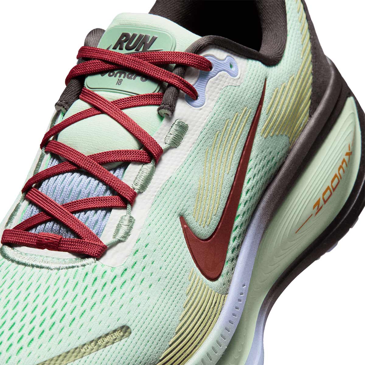 NIKE MEN VOMERO 18 SE - FROSTEDSPRUCE/UNIVERSITYRED/TAR