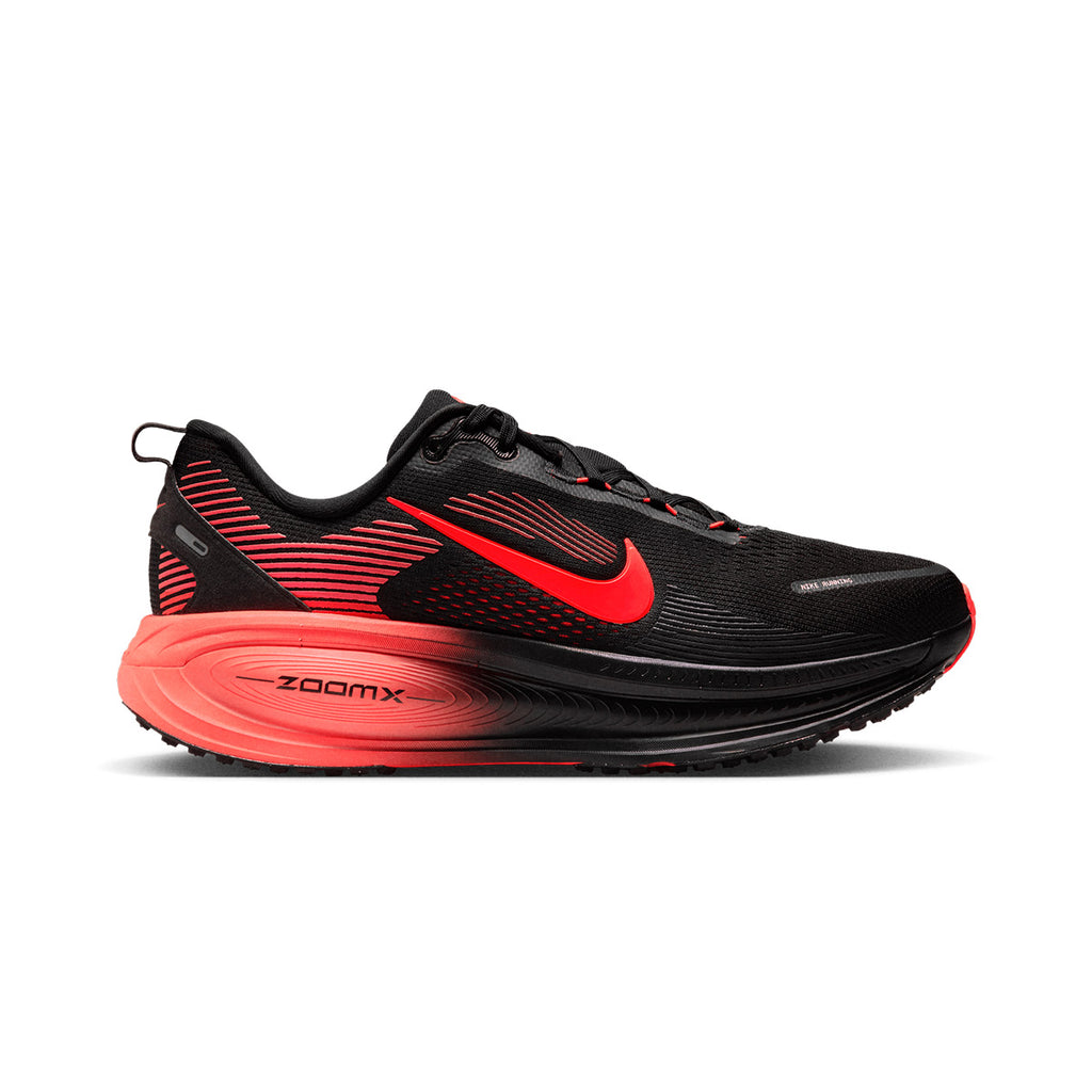 NIKE MEN VOMERO 18 - BLACK/BRIGHTCRIMSON/UNIVERSITYRED