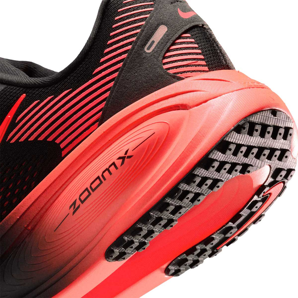 NIKE MEN VOMERO 18 - BLACK/BRIGHTCRIMSON/UNIVERSITYRED