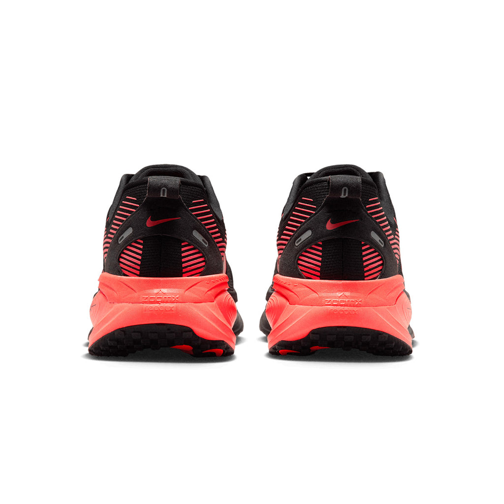 NIKE MEN VOMERO 18 - BLACK/BRIGHTCRIMSON/UNIVERSITYRED