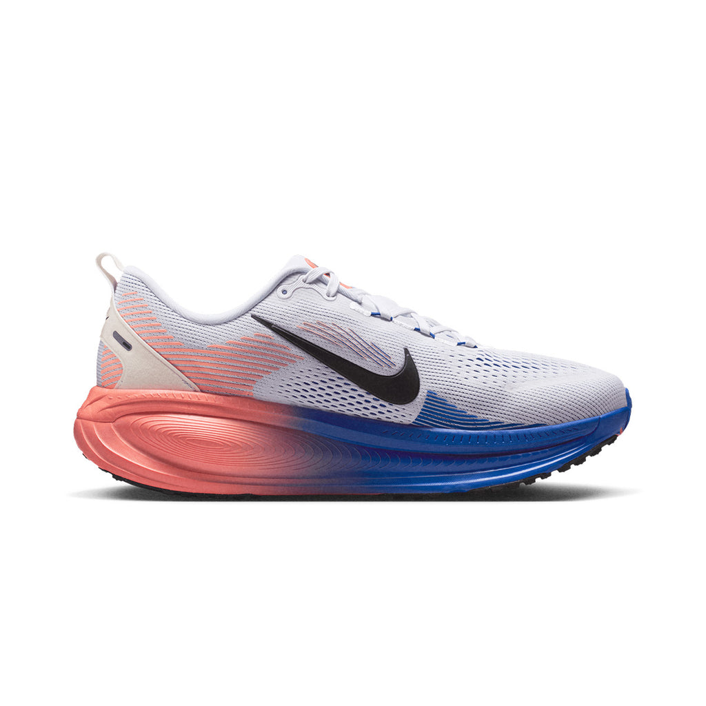 NIKE MEN VOMERO 18 - WHITE/BLACK/RACERBLUE/ATOMICPINK