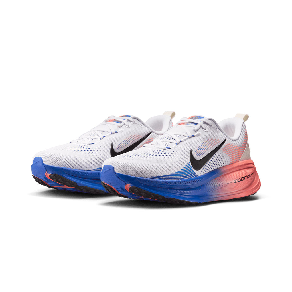 NIKE MEN VOMERO 18 - WHITE/BLACK/RACERBLUE/ATOMICPINK