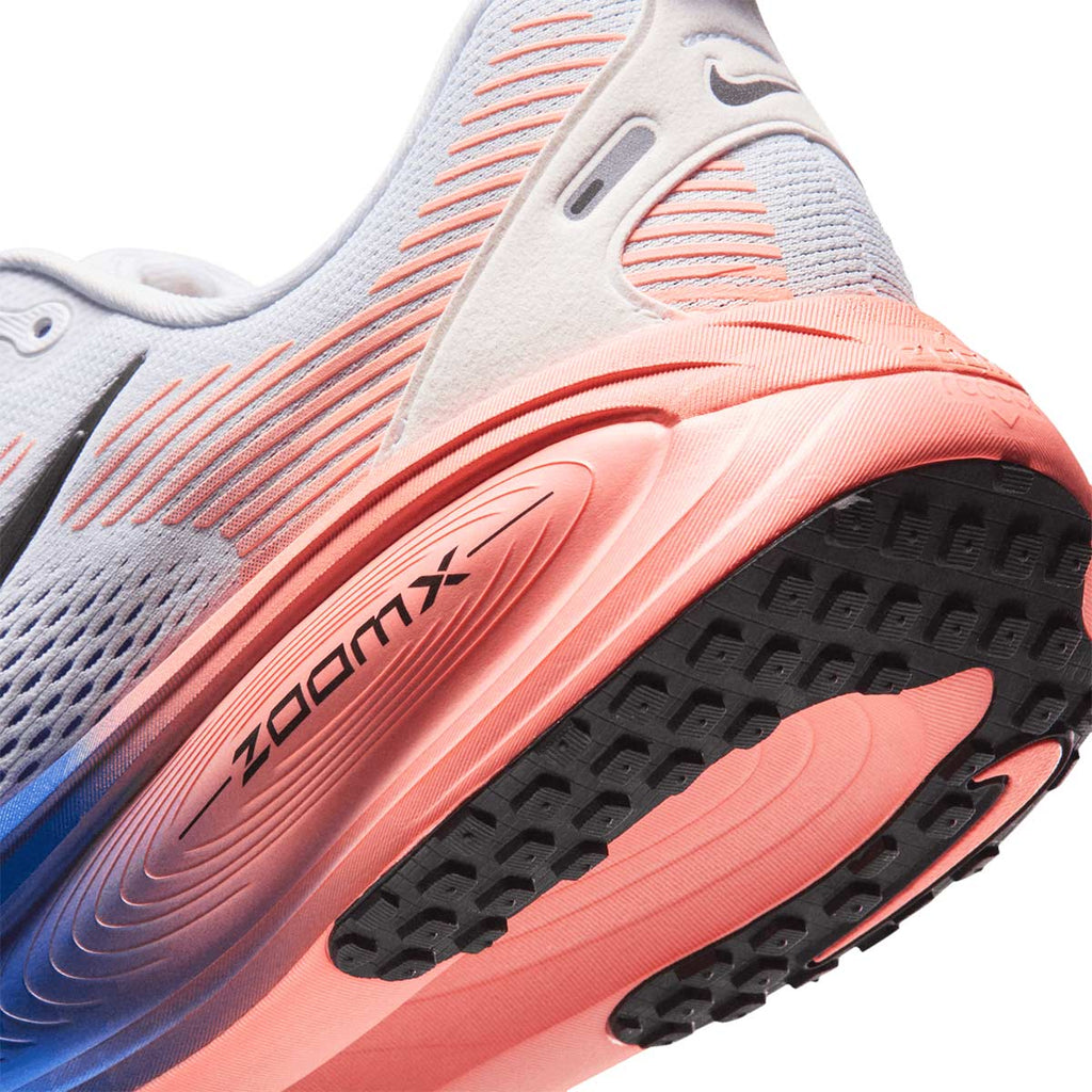 NIKE MEN VOMERO 18 - WHITE/BLACK/RACERBLUE/ATOMICPINK