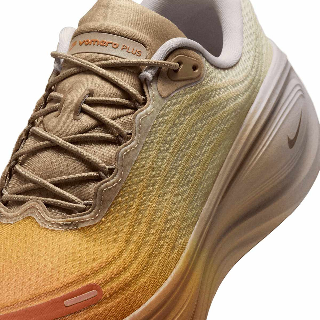 NIKE MEN VOMERO PLUS SP - DESERTCAMO/YUKONBROWN/CERAMIC