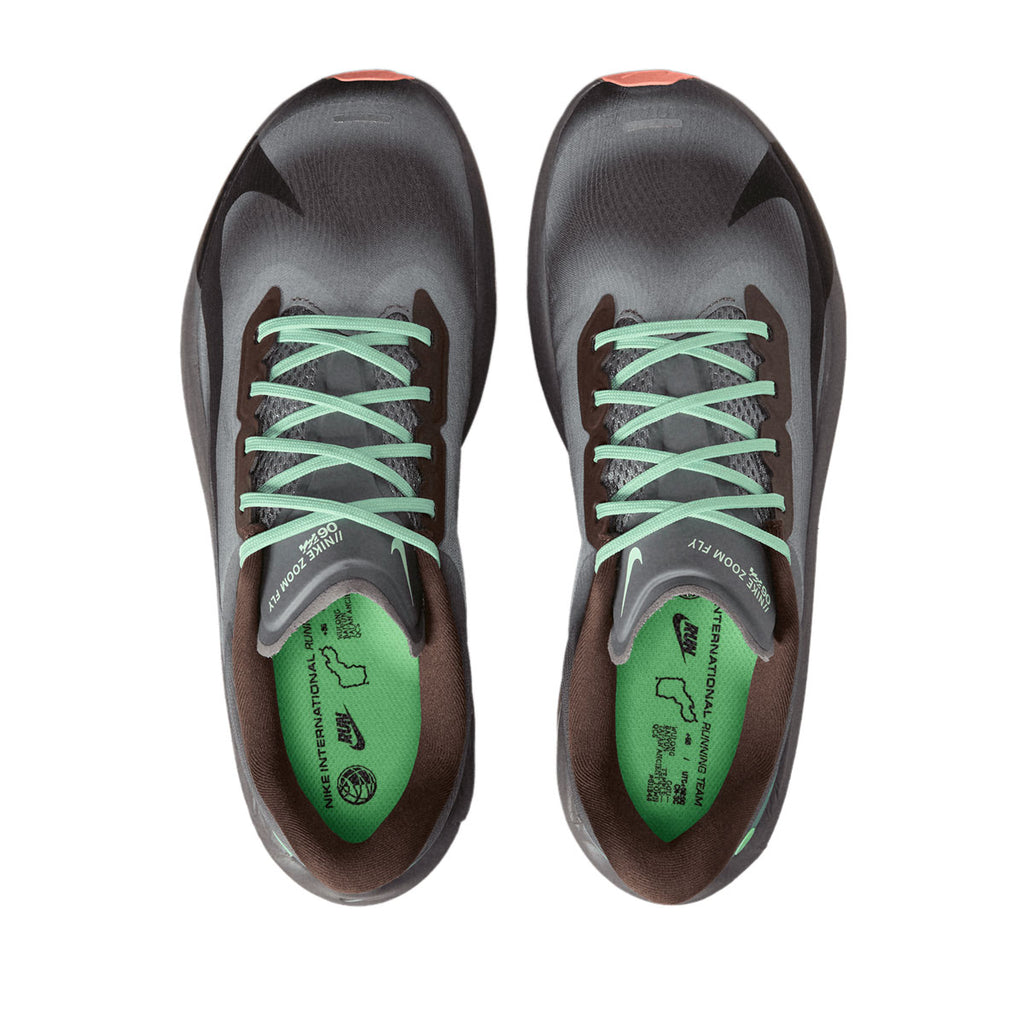 NIKE MEN ZOOM FLY 6 - BAROQUEBROWN/BLACK/SMOKEGREY/IRONSTONE