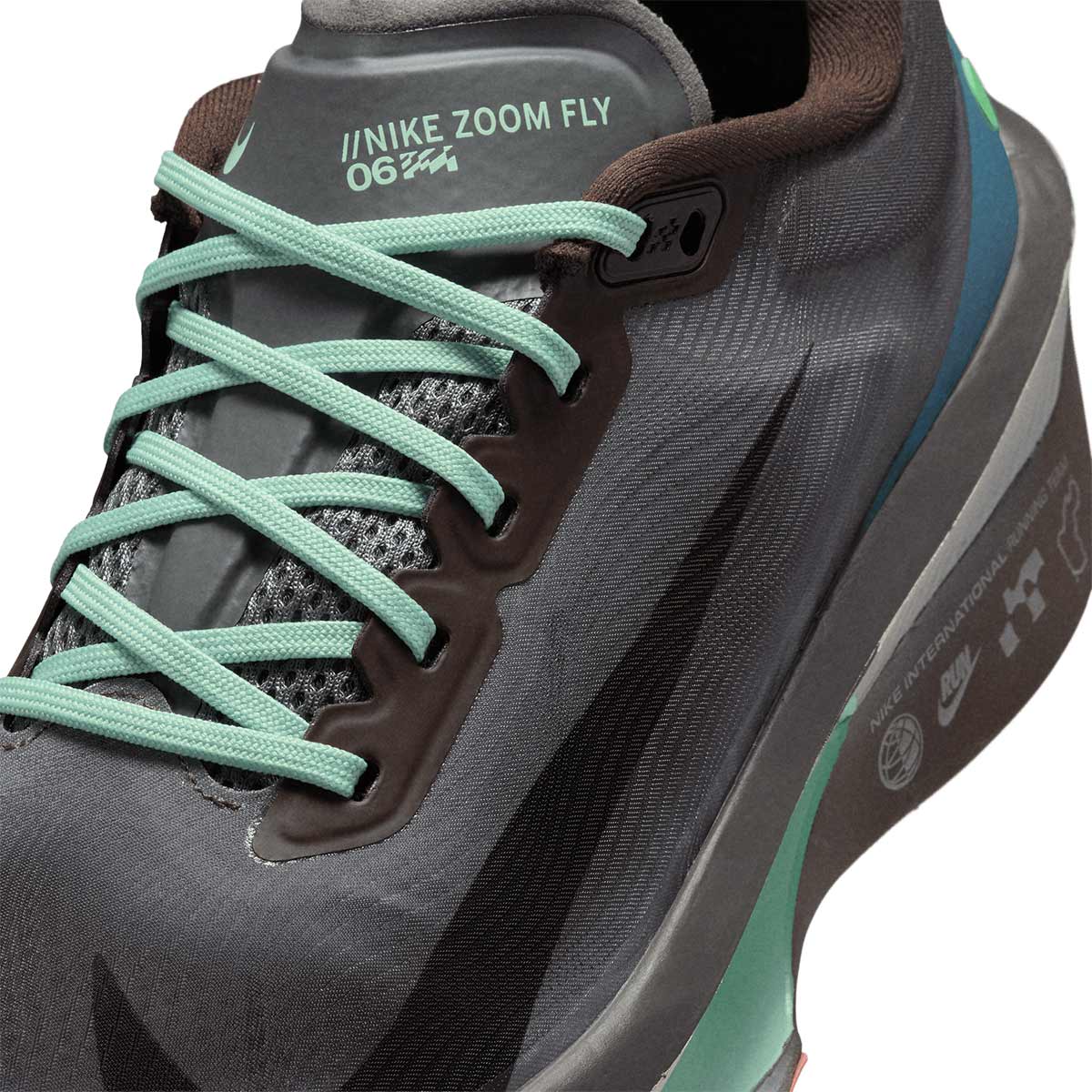 NIKE MEN ZOOM FLY 6 - BAROQUEBROWN/BLACK/SMOKEGREY/IRONSTONE