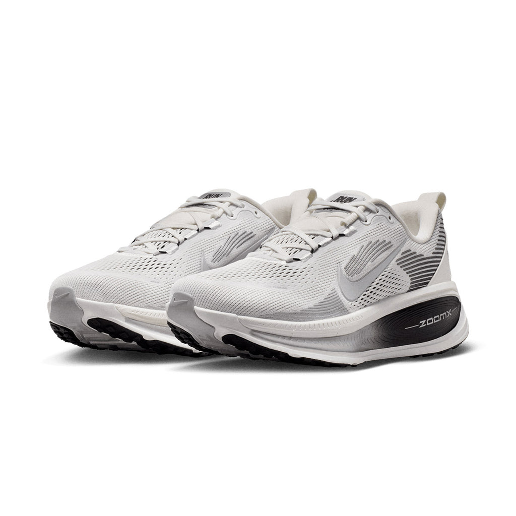 NIKE M VOMERO 18 RR - SUMMITWHITE/METALLICSILVER/BLACK