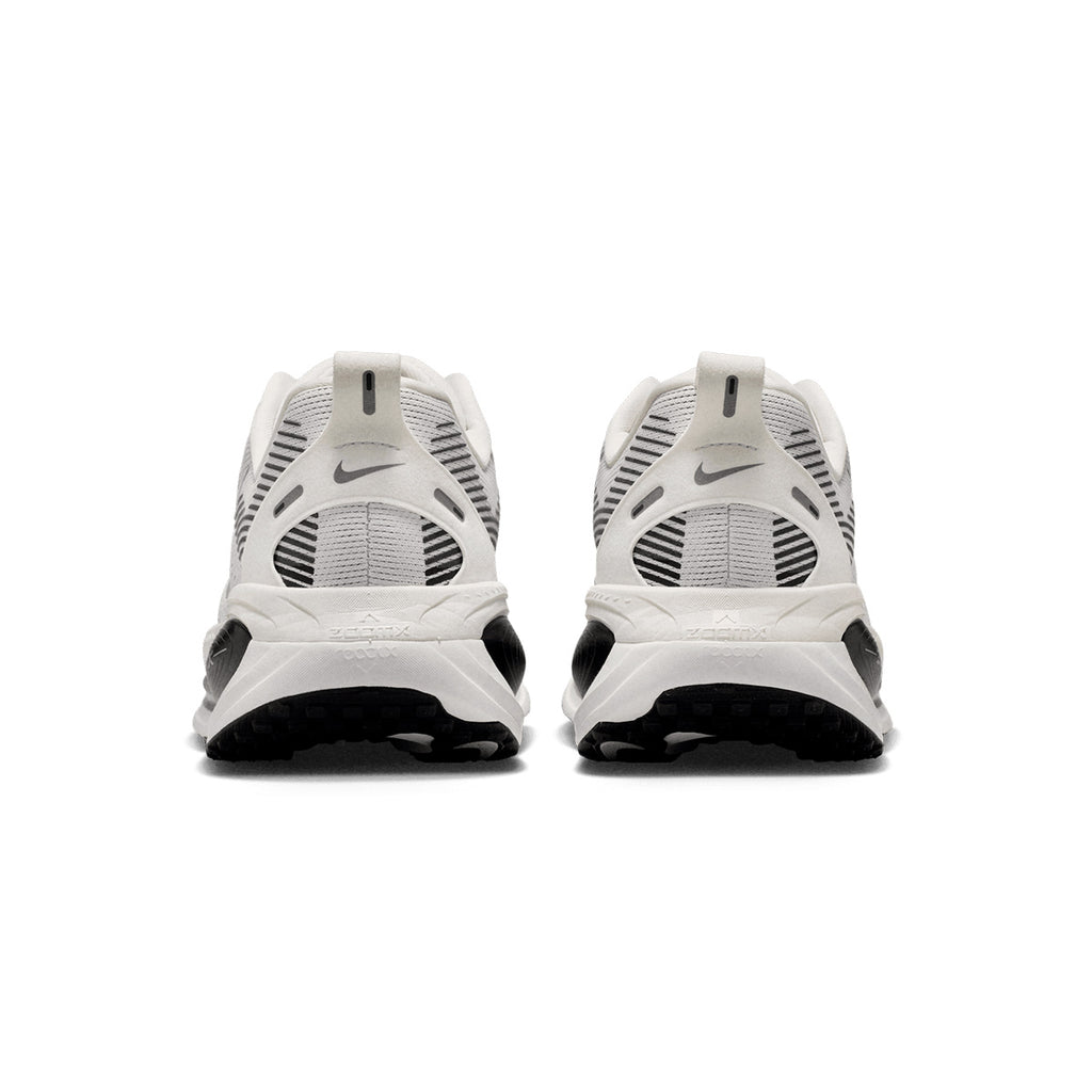 NIKE M VOMERO 18 RR - SUMMITWHITE/METALLICSILVER/BLACK