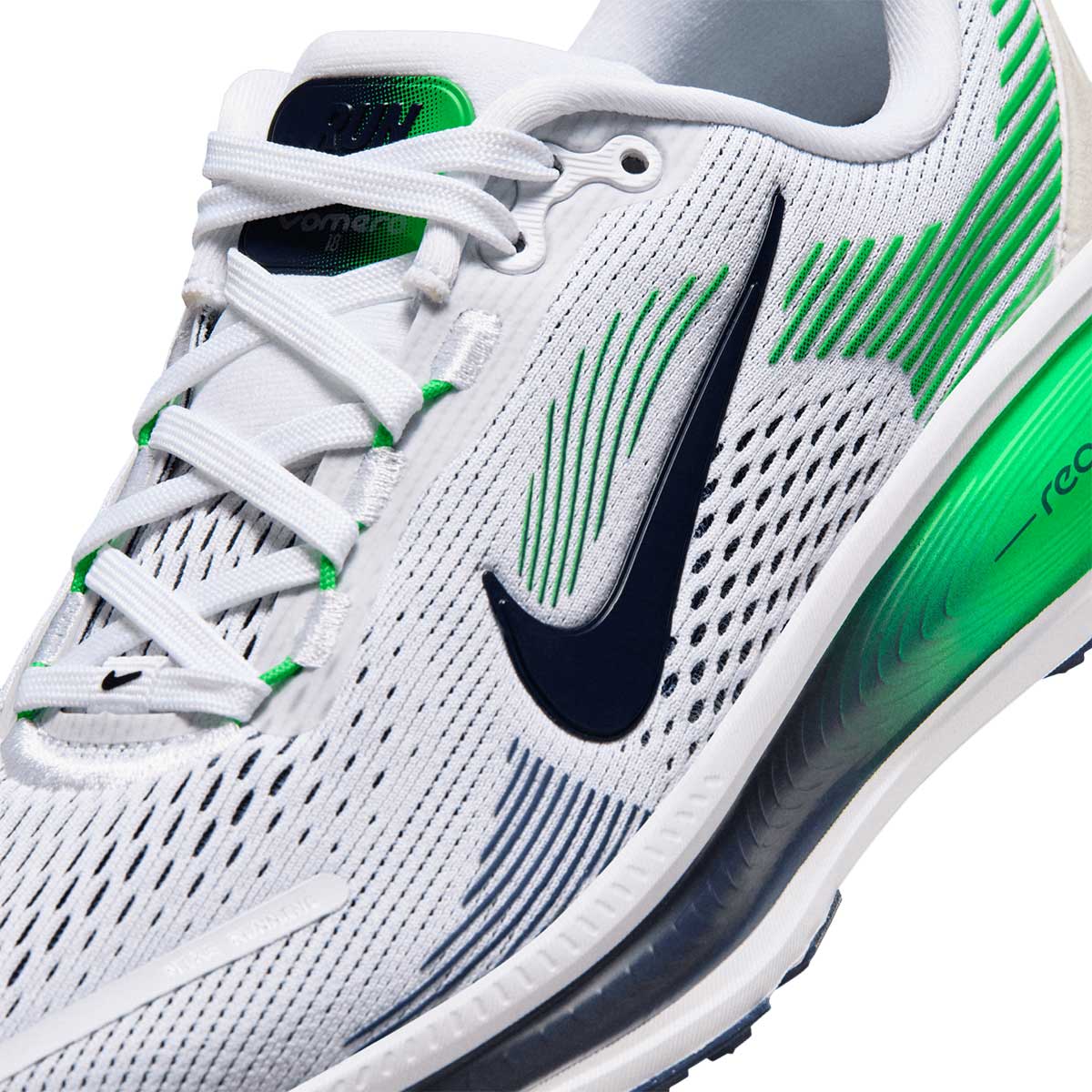 NIKE VOMERO 18 GS - WHITE/MIDNIGHTNAVY/GREENSPARK