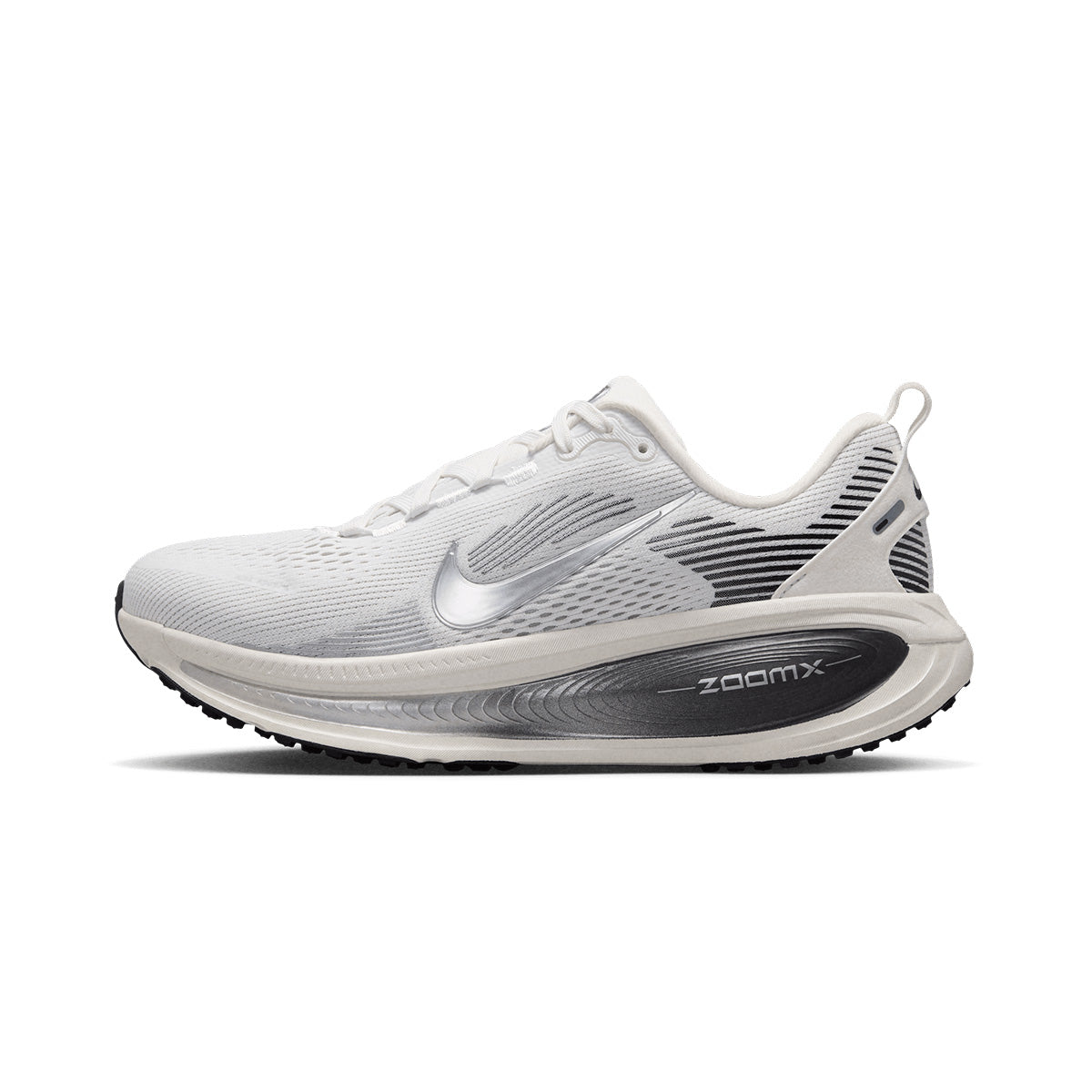 NIKE WOMEN VOMERO 18 ESS - SUMMITWHITE/METALLICSILVER/SAIL