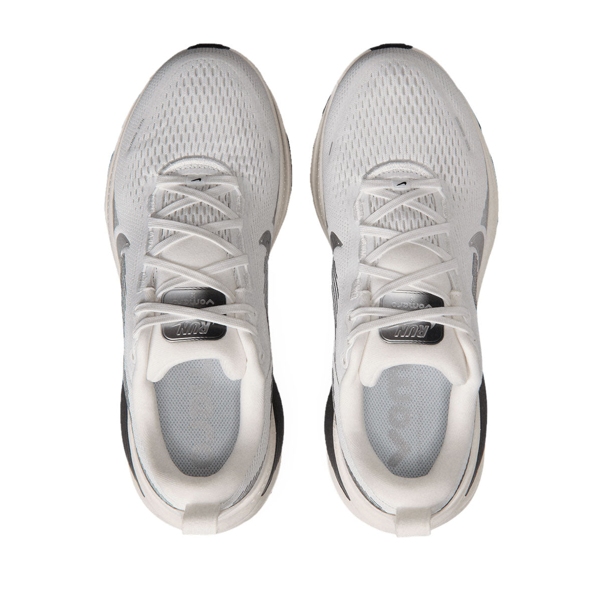 NIKE WOMEN VOMERO 18 ESS - SUMMITWHITE/METALLICSILVER/SAIL