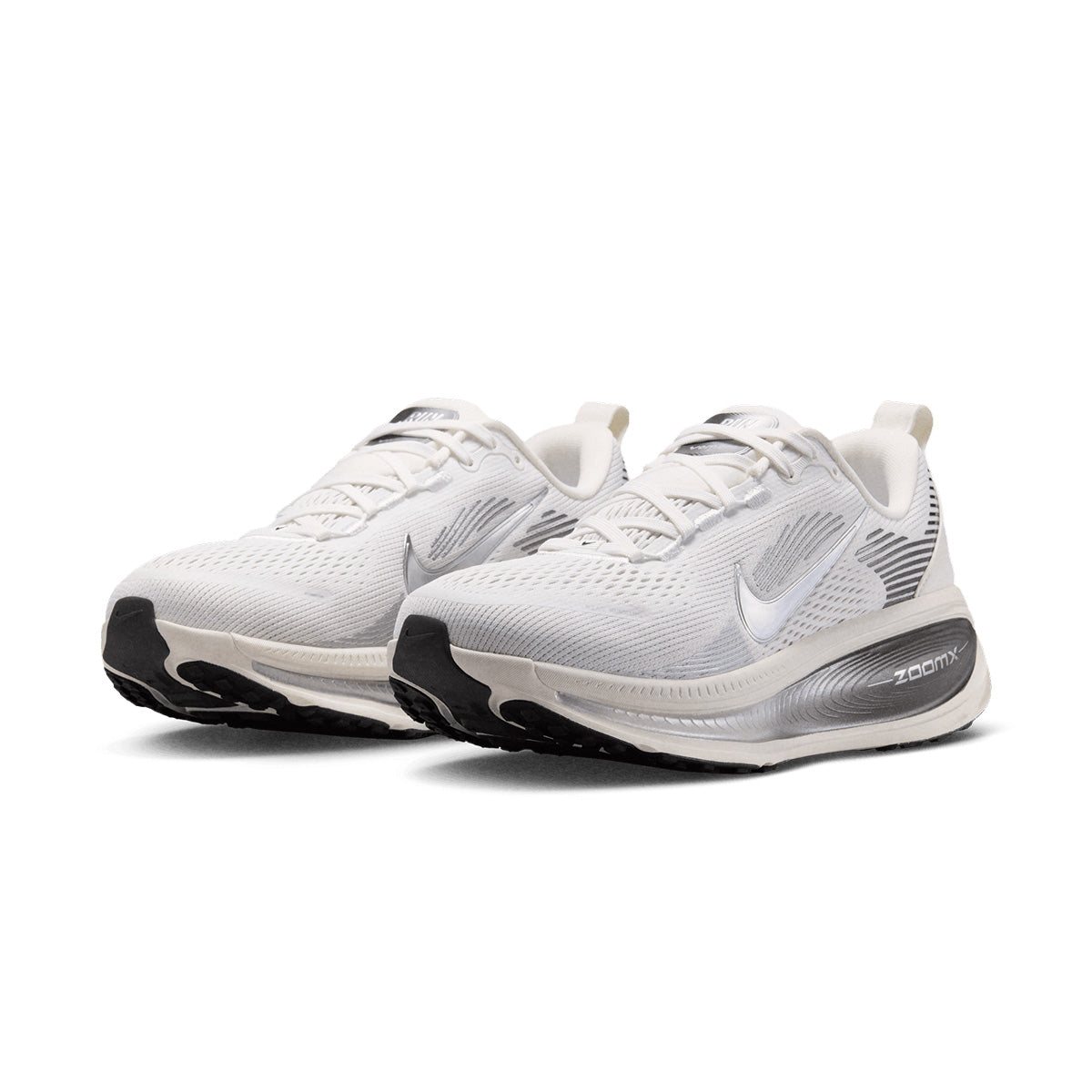 NIKE WOMEN VOMERO 18 ESS - SUMMITWHITE/METALLICSILVER/SAIL