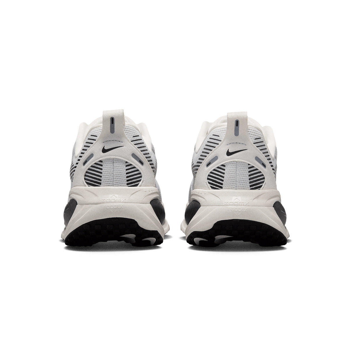 NIKE WOMEN VOMERO 18 ESS - SUMMITWHITE/METALLICSILVER/SAIL