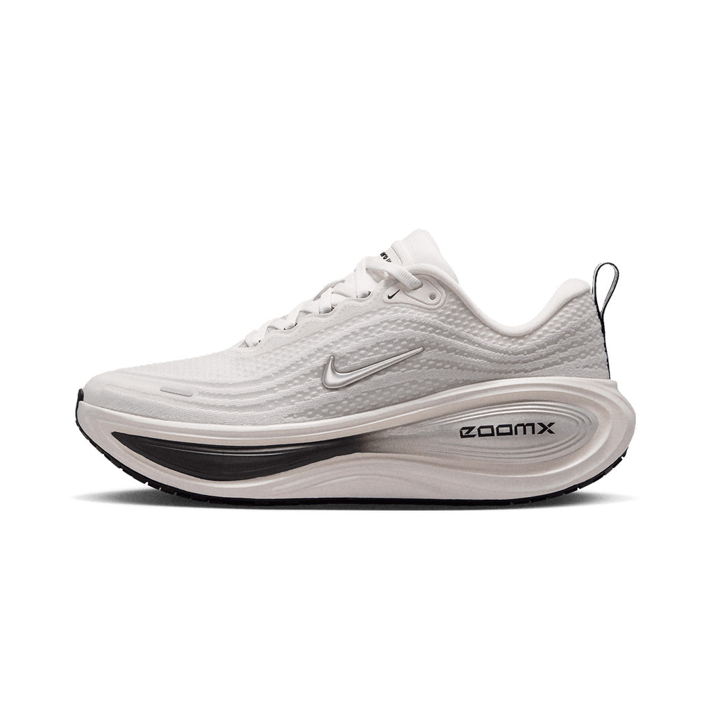 NIKE WOMEN VOMERO PLUS ESS - SUMMITWHITE/METALLICSILVER/SAIL
