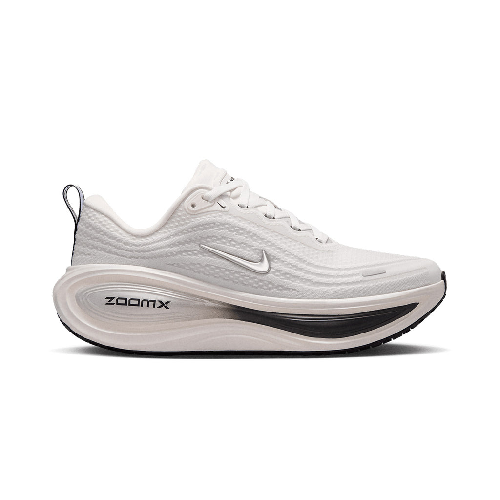 NIKE WOMEN VOMERO PLUS ESS - SUMMITWHITE/METALLICSILVER/SAIL