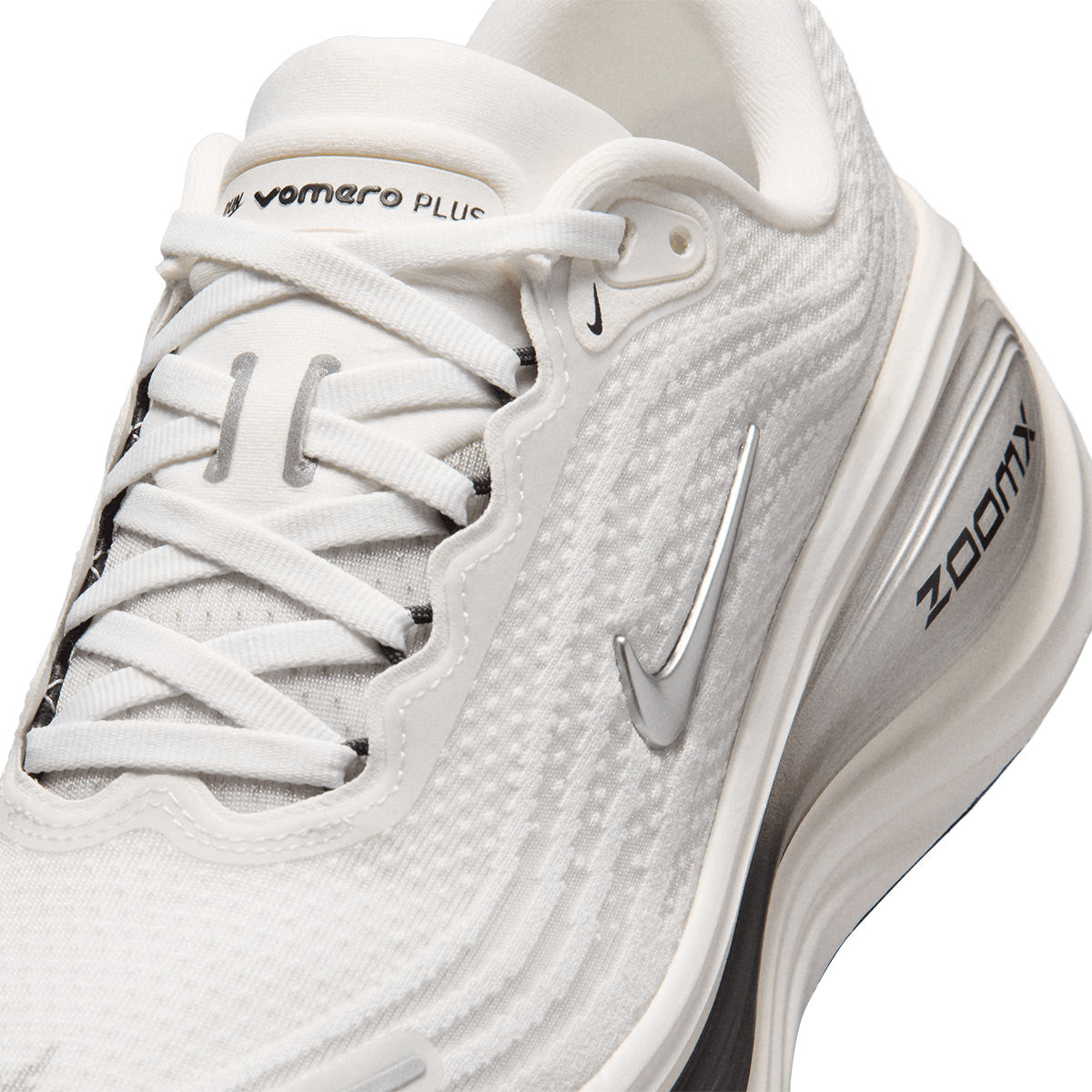 NIKE WOMEN VOMERO PLUS ESS - SUMMITWHITE/METALLICSILVER/SAIL