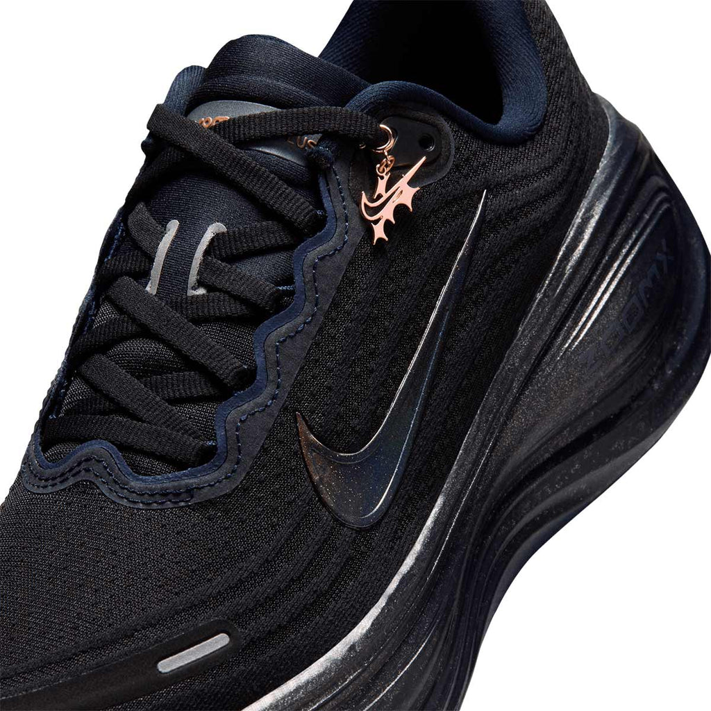 NIKE WOMEN VOMERO PLUS KEELY HODGKINSON - PITCHBLUE/BLACK/BLUR/BLACKENEDBLUE