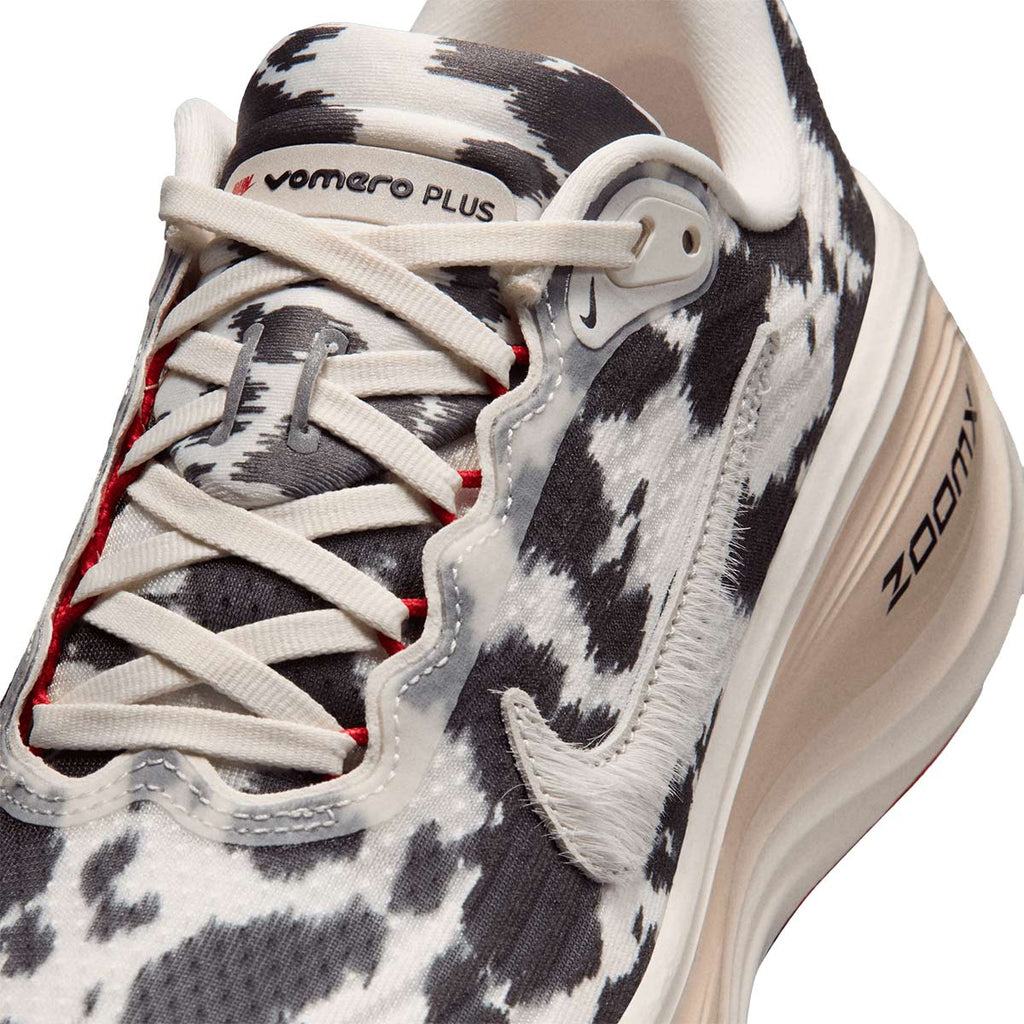 NIKE WOMEN VOMERO PLUS PR - SAIL/BLACK/UNIVERSITYRED/LTOREWOODBRN