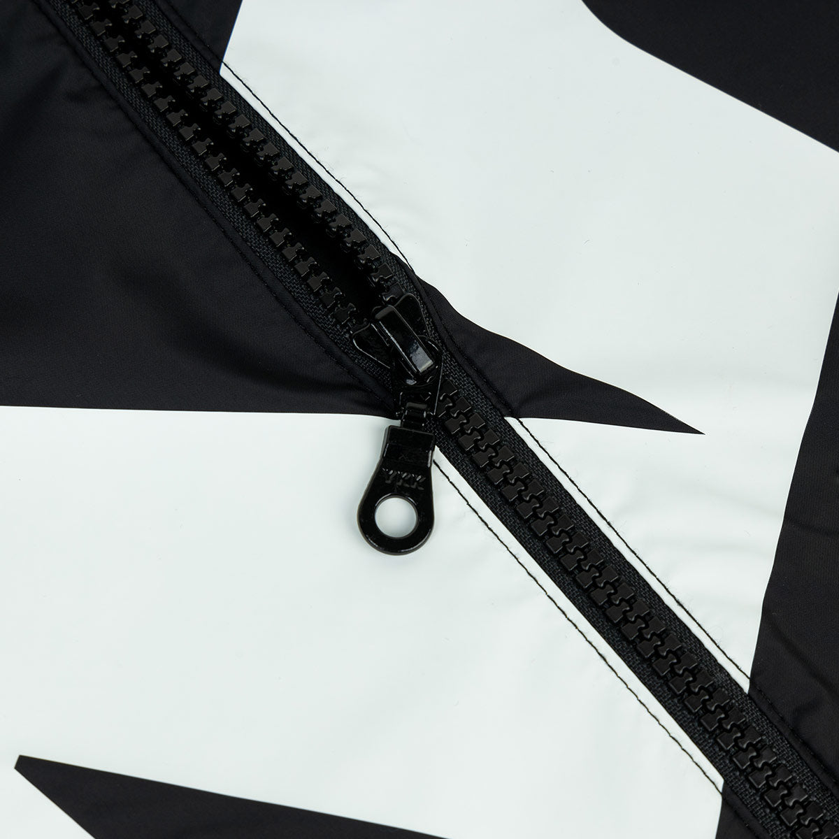 ARI KIDS ESSENTIAL BIG LOGO WINDBREAKER - BLACK/WHITE/BLACK