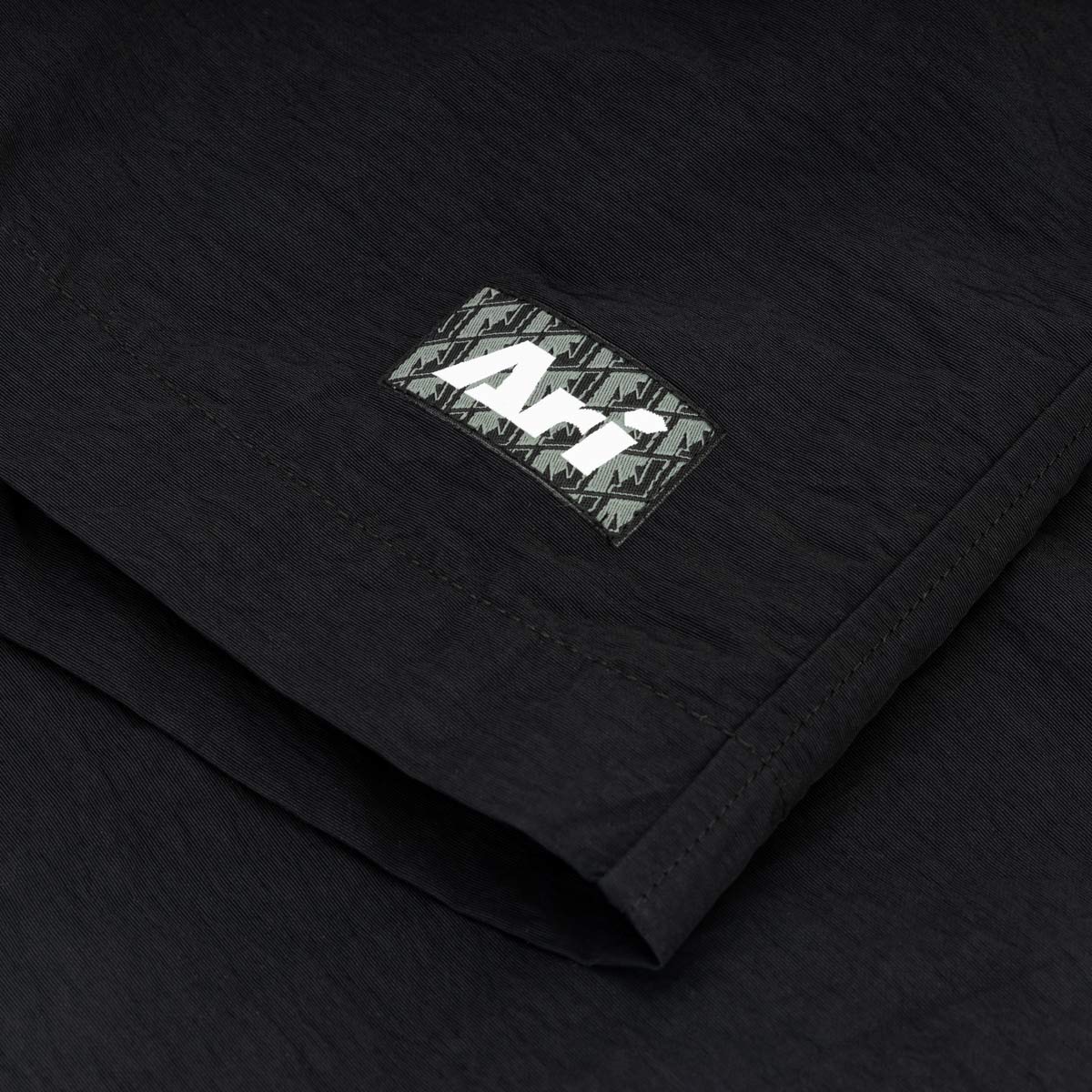 ARI SMART RELAXED SHORTS - BLACK/WHITE