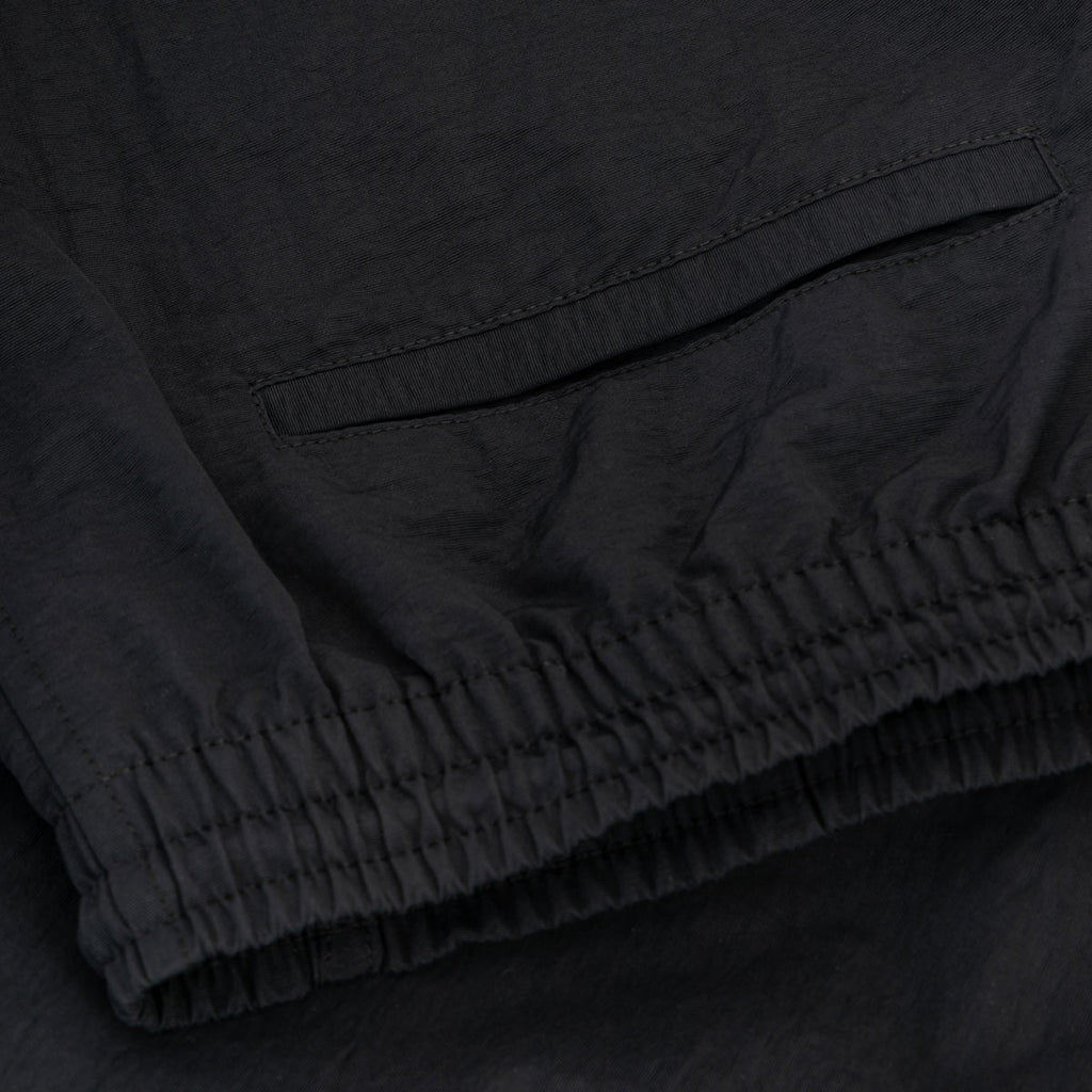 ARI SMART RELAXED SHORTS - BLACK/WHITE