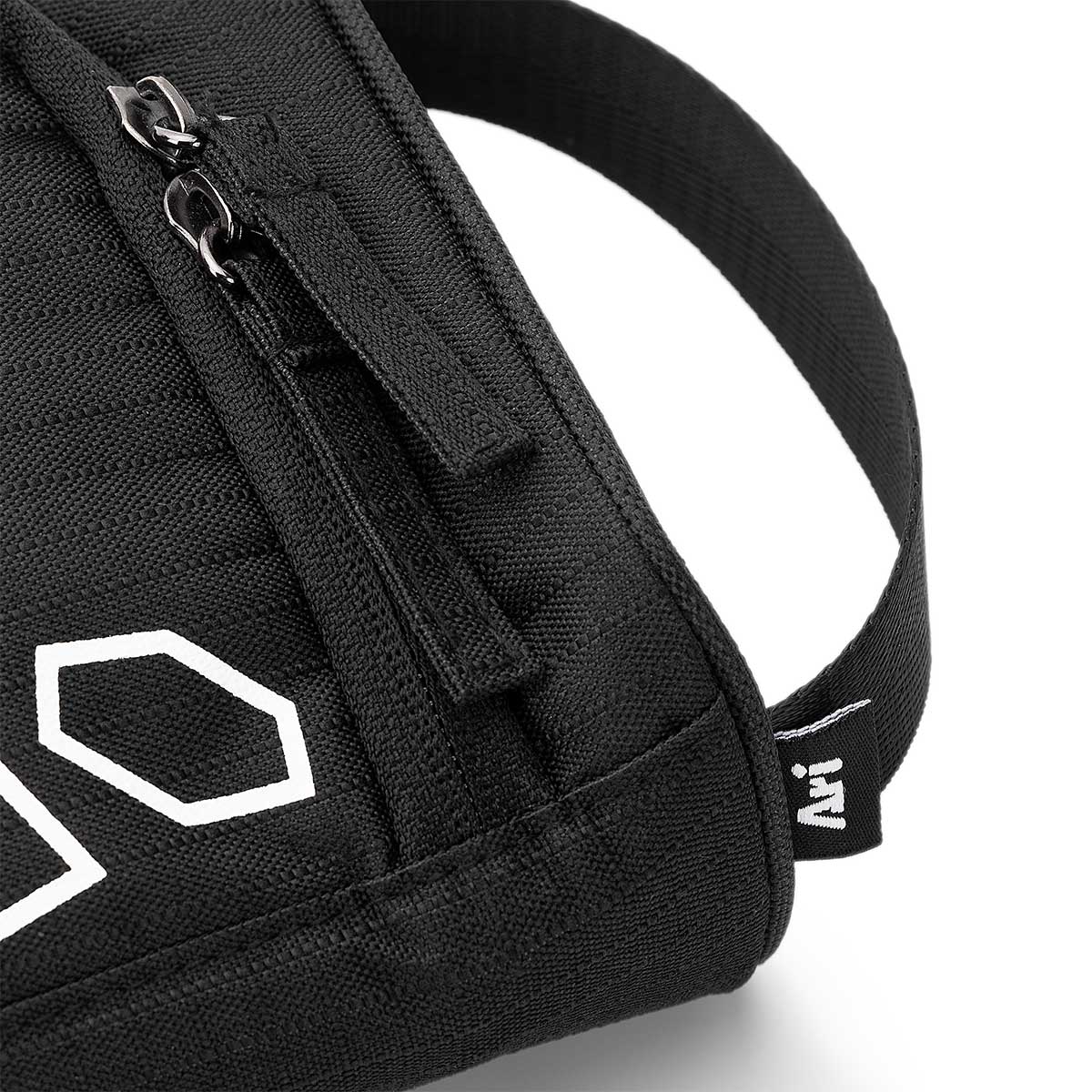 ARI COMPACT TOILETRY BAG - BLACK