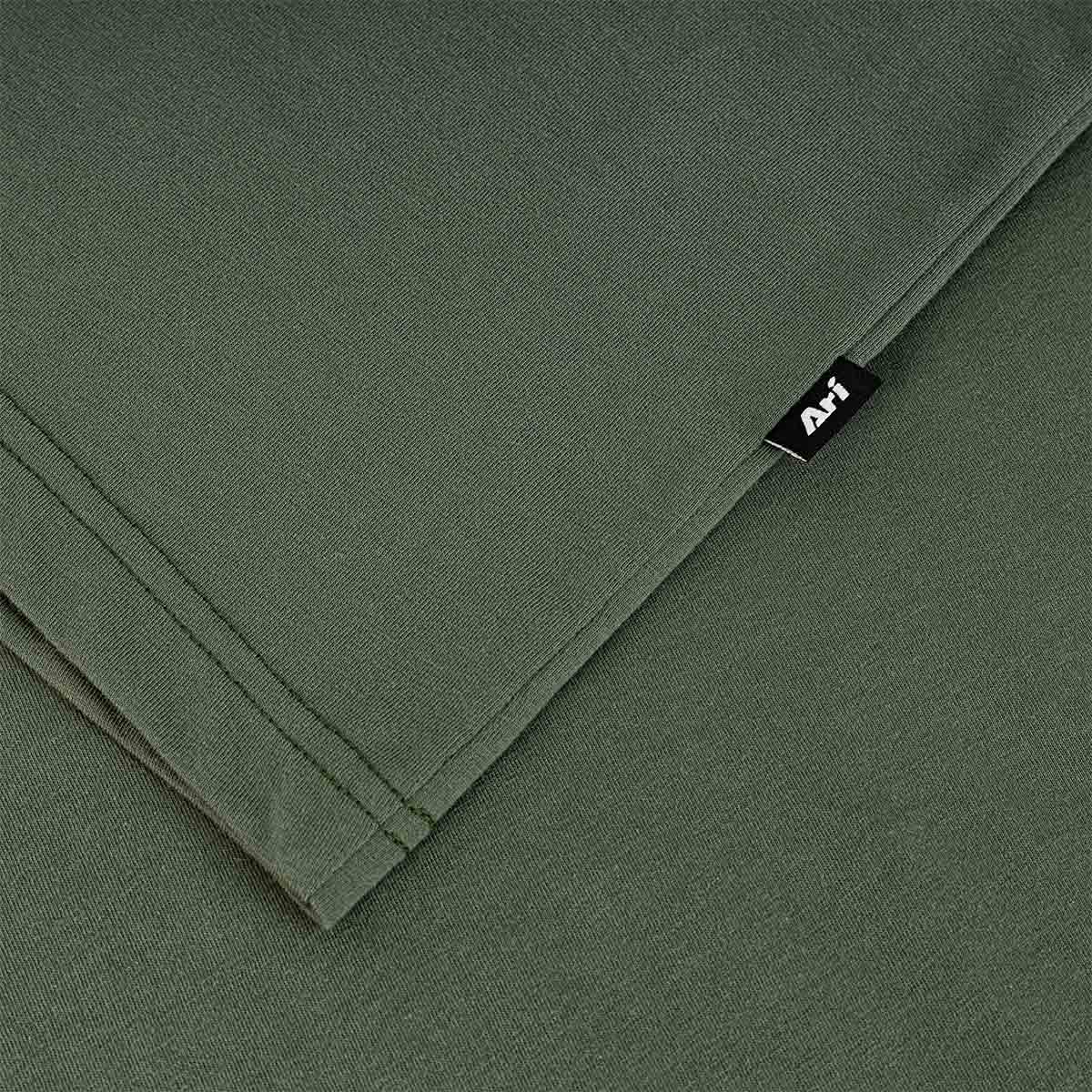 ARI EASY LIFESTYLE TEE - MILITARY GREEN/MILITARY GREEN/BLACK