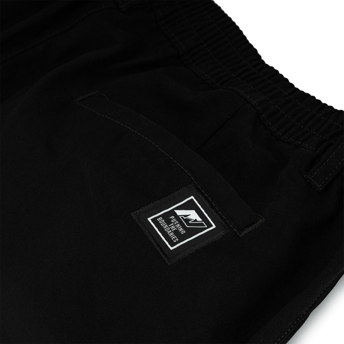 ARI ESSENTIAL CHINO SHORTS - BLACK/BLACK/WHITE