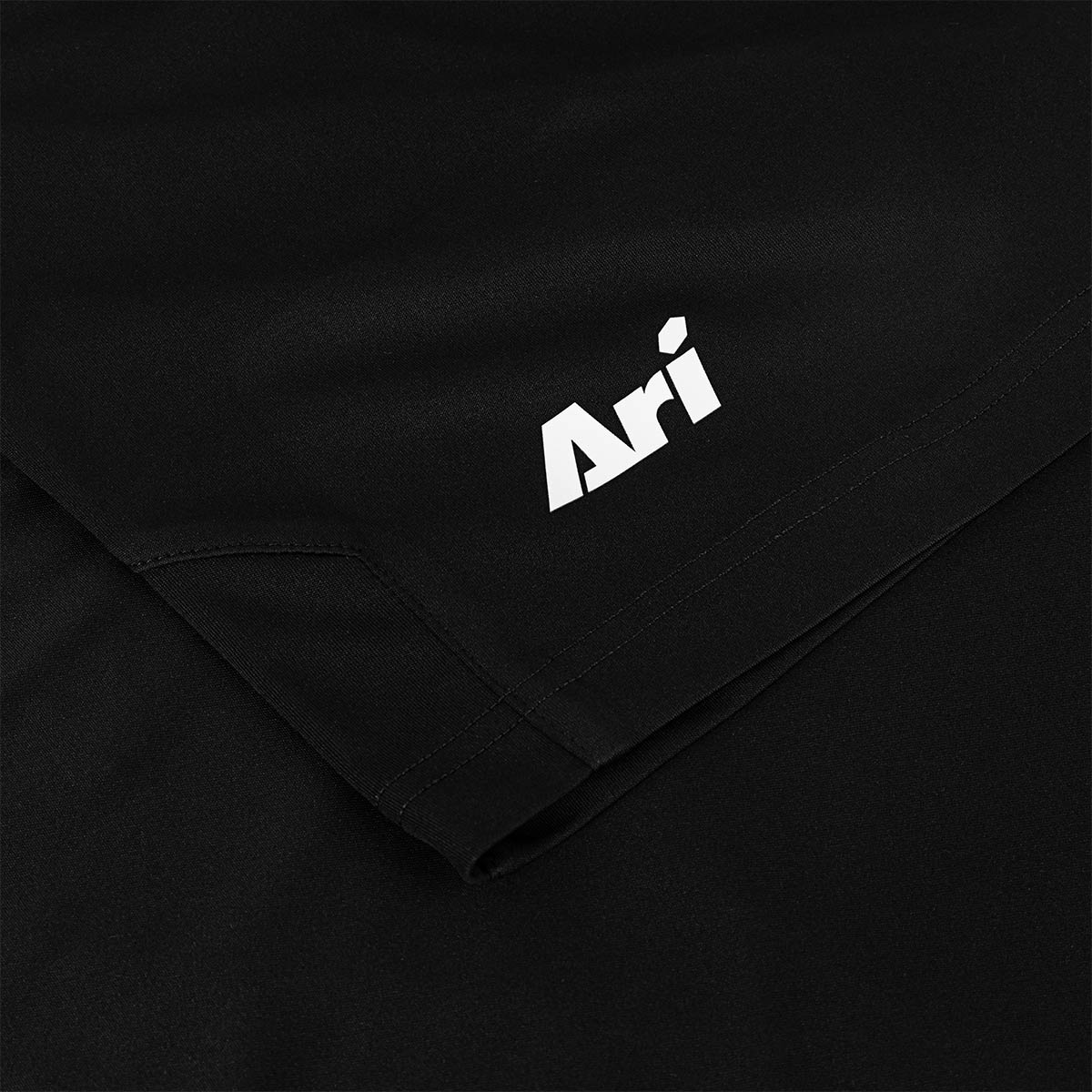 ARI ESSENTIAL POCKET TRAINING SHORTS - BLACK/BLACK/WHITE