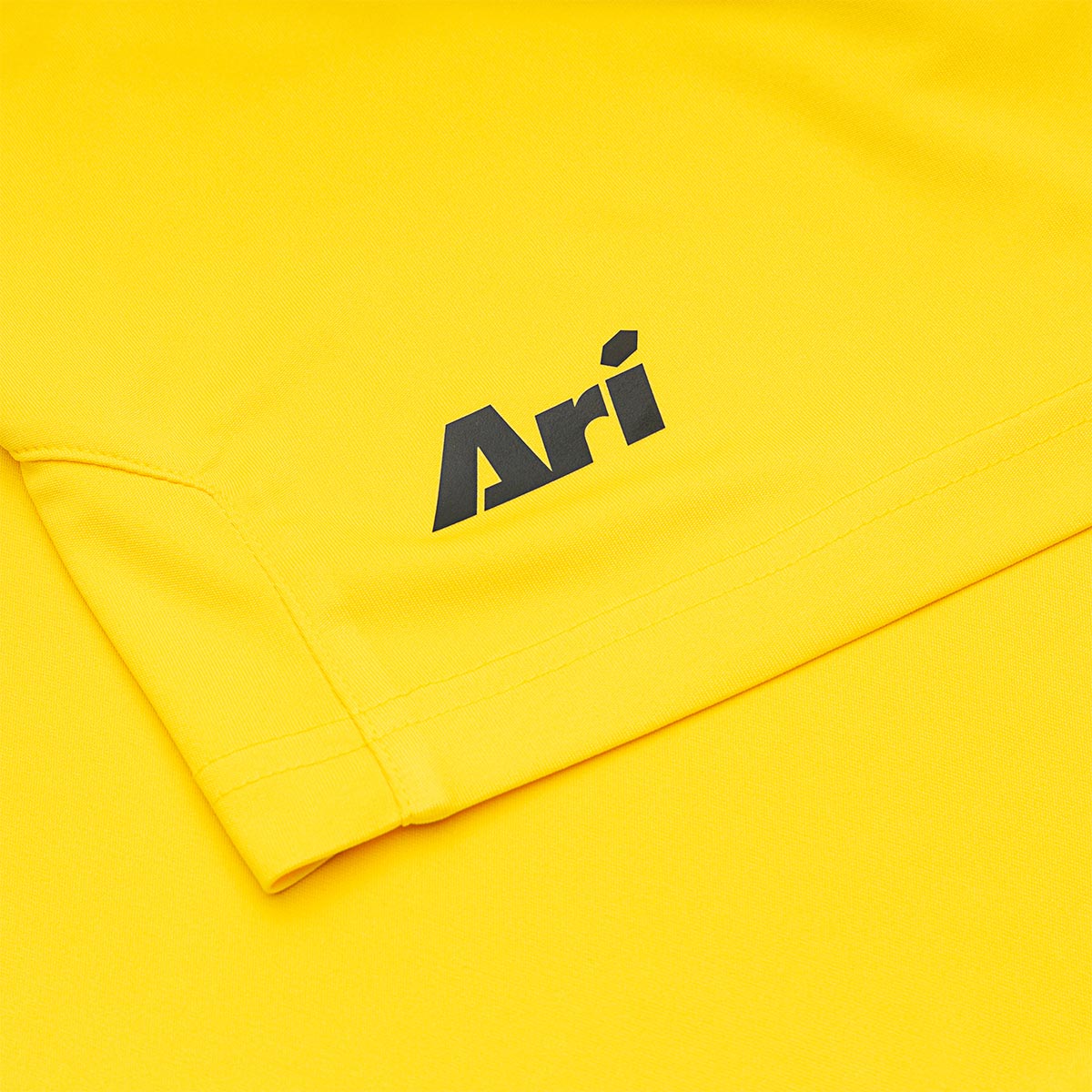 ARI ESSENTIAL TEAM SHORTS - YELLOW