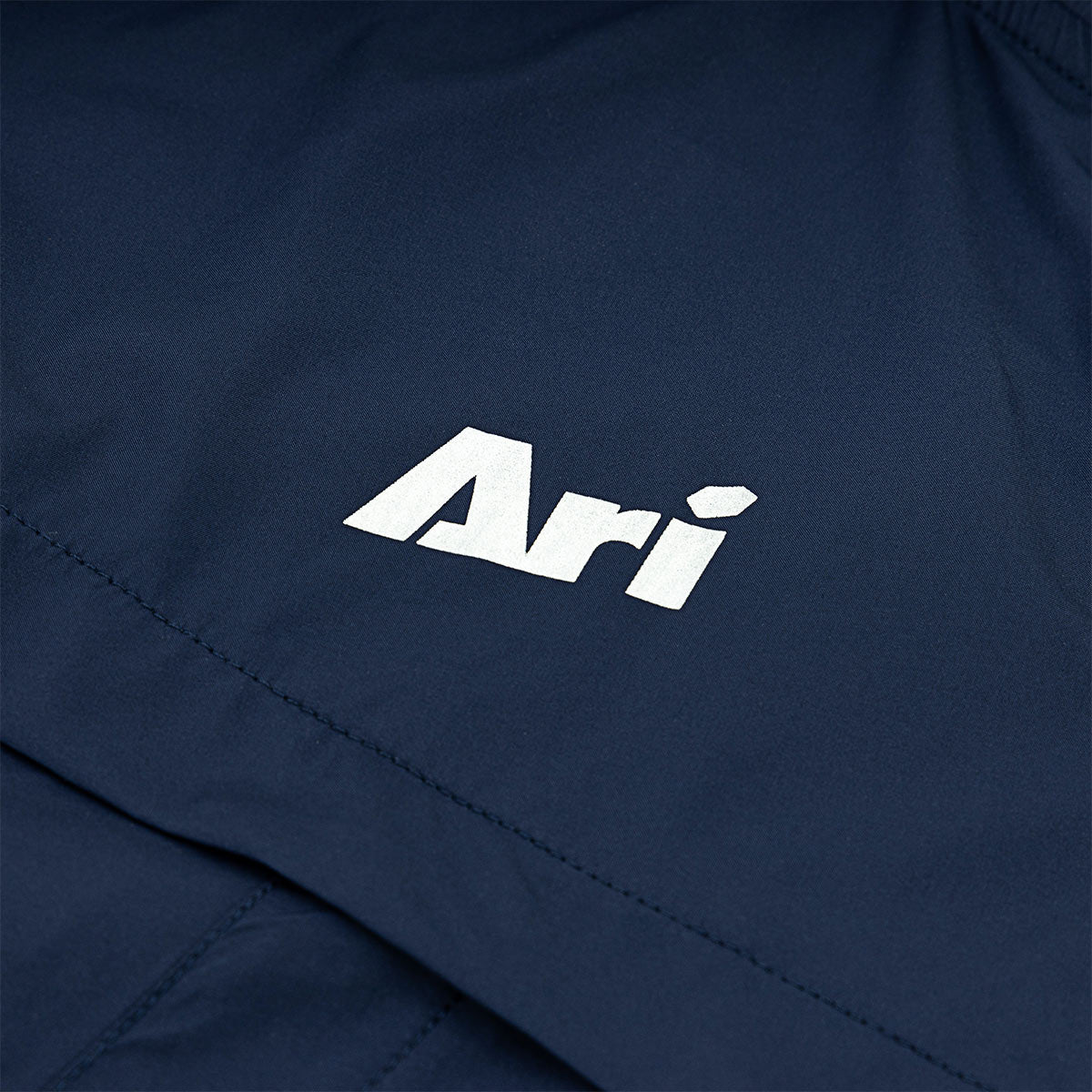 ARI ESSENTIAL WINDBREAKER JACKET - NAVY/SILVER/WHITE
