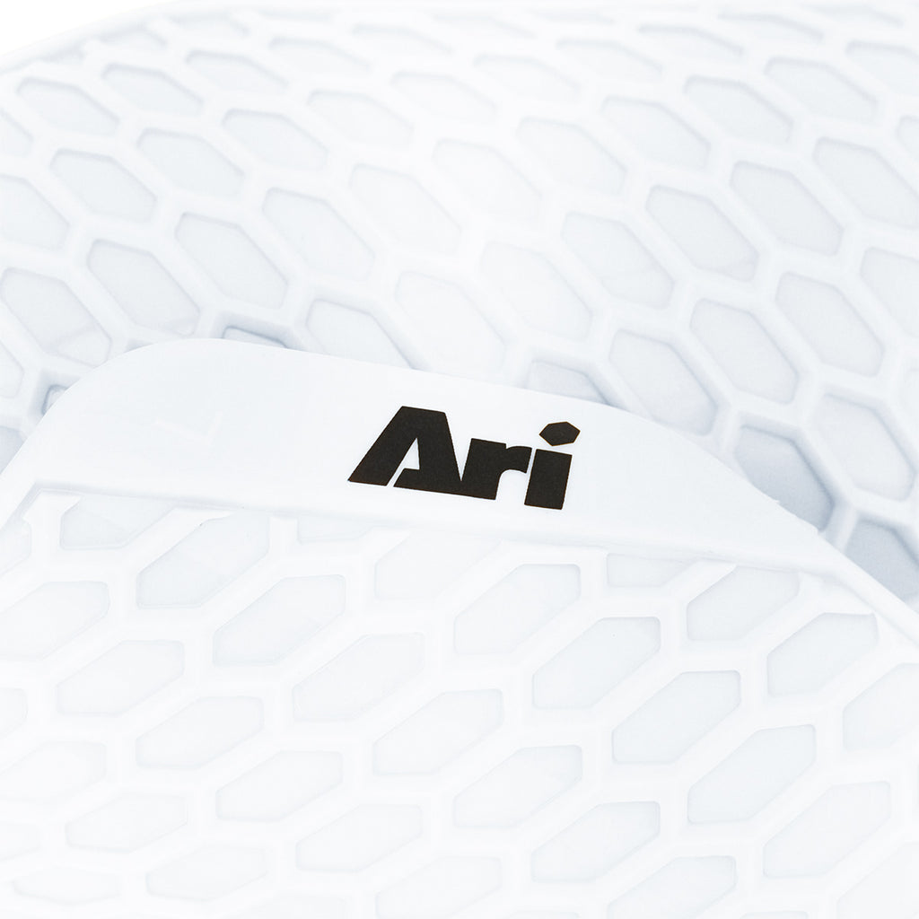 ARI HEXAGON SHIN GUARD - WHITE/BLACK