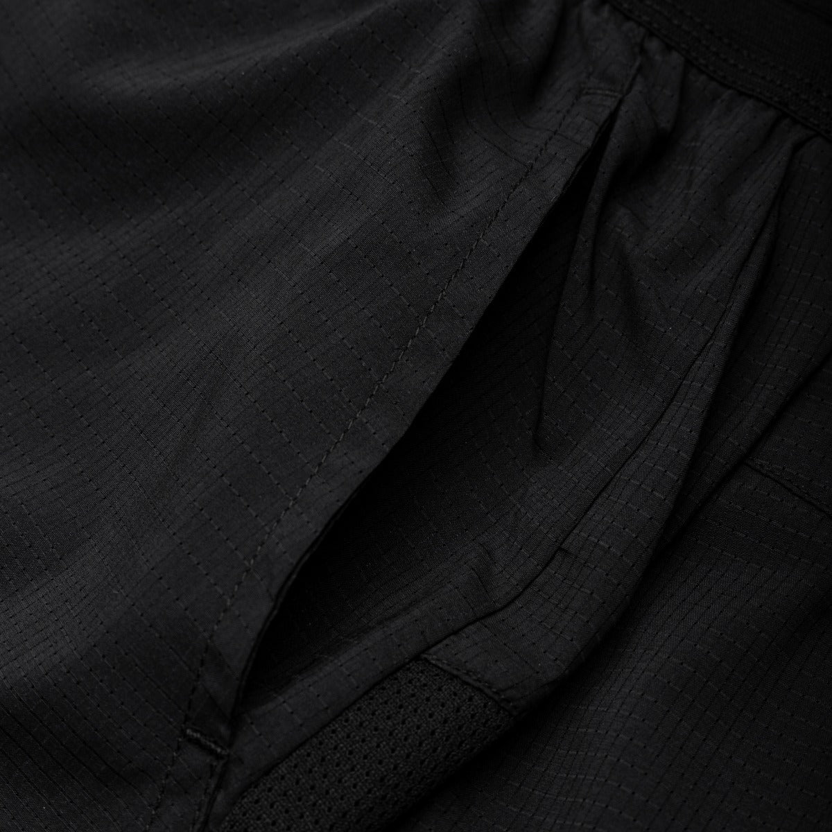 Ari Men Aerospeed V3 Running Shorts 5 Inches Black Black Silver