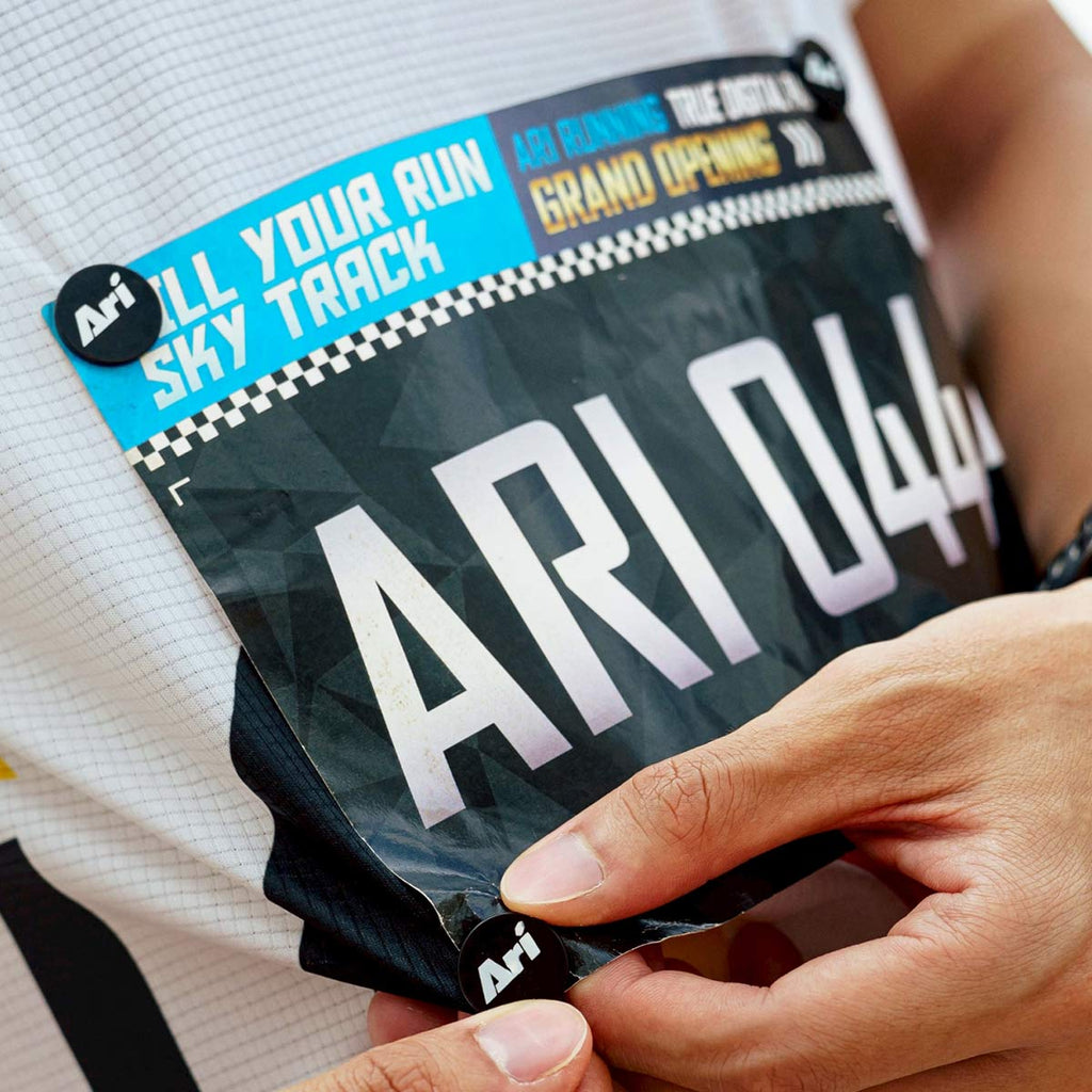 Ari Essential Running Bib Snap Black White Black