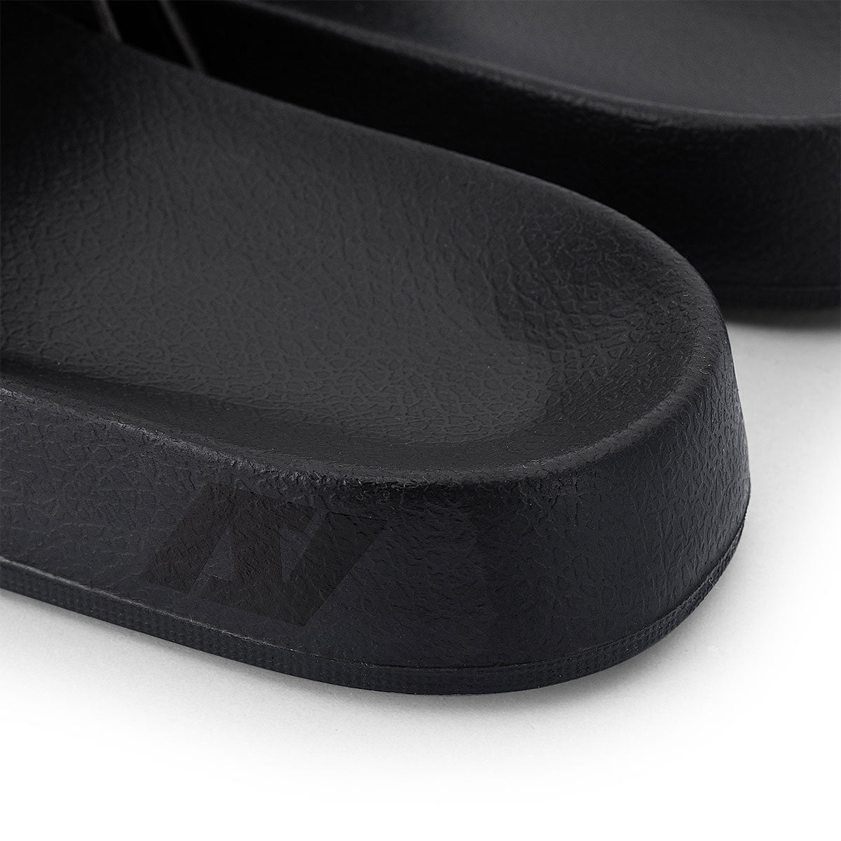 ARI SLIDE SANDALS - BLACK/BLACK