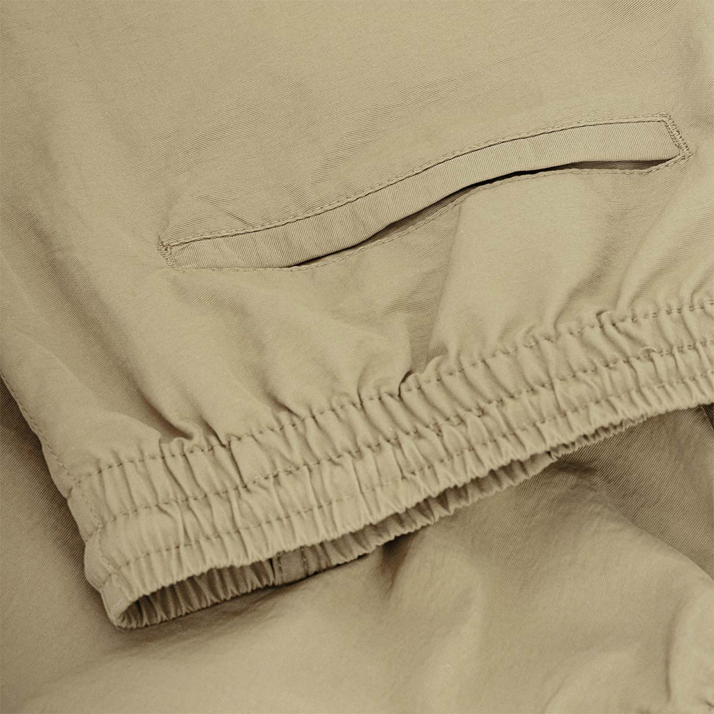 ARI SMART RELAXED SHORTS - BEIGE/BLACK/WHITE